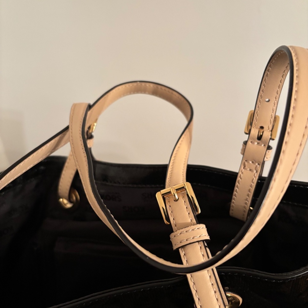 Handbag - Picture 2 of 3